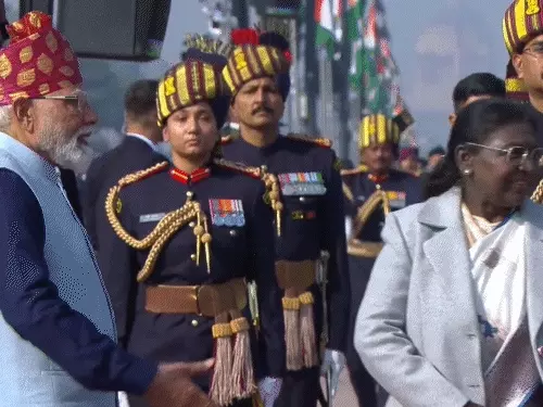 देश ने मनाया 77वां गणतंत्र दिवस, कर्तव्य पथ पर दिखी सैन्य शक्ति और आत्मनिर्भर भारत की झलक