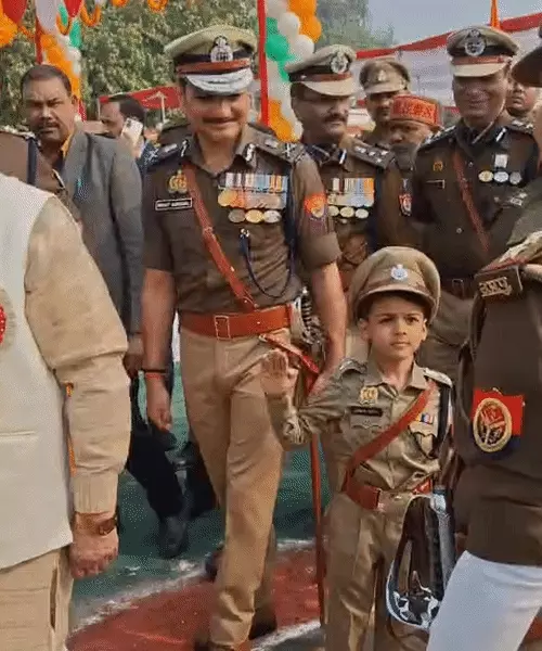 तिरंगे के रंग में रंगी काशी, कलेक्ट्रेट से BHU तक मनाया गया 77वां गणतंत्र दिवस