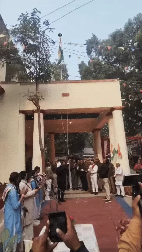 तिरंगे के रंग में रंगी काशी, कलेक्ट्रेट से BHU तक मनाया गया 77वां गणतंत्र दिवस