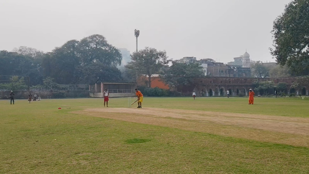 संस्कृत में कमेंट्री, धोती-कुर्ता में क्रिकेट: शास्त्रार्थ महाविद्यालय के 82वें स्थापनोत्सव पर अनोखा संगम