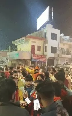 वाराणसी में सरस्वती पूजा विसर्जन जुलूस पर पथराव, चार घायल, इलाके में तनाव