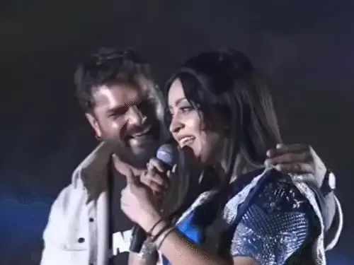 वाराणसी में पवन सिंह का मंच से हमला: बोले- मोबाइल के दौर में सब दिखता है; निजी बयान पर दिया जवाब