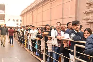 काशी विश्वनाथ धाम में दिख रहा माघ मेले का असर