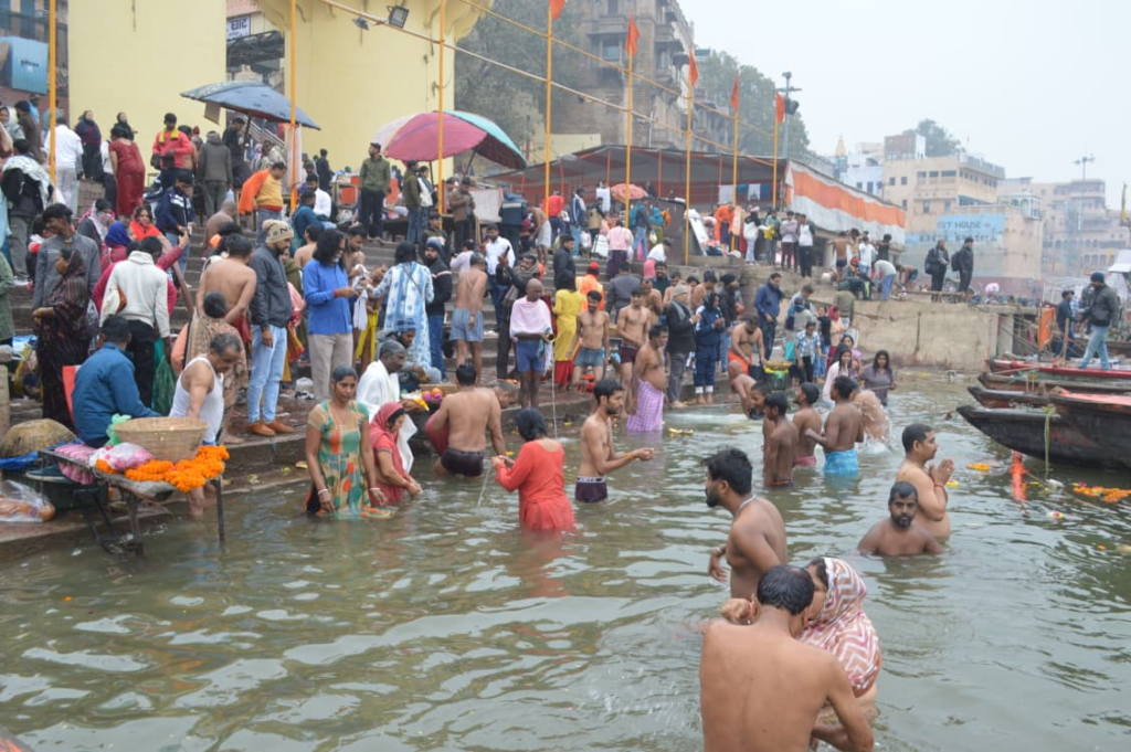 माघ पूर्णिमा पर काशी में आस्था का महासागर