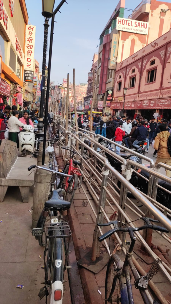 कुंभ के नाम पर लागू यातायात प्रतिबंधों के चलते कारोबार चौपट