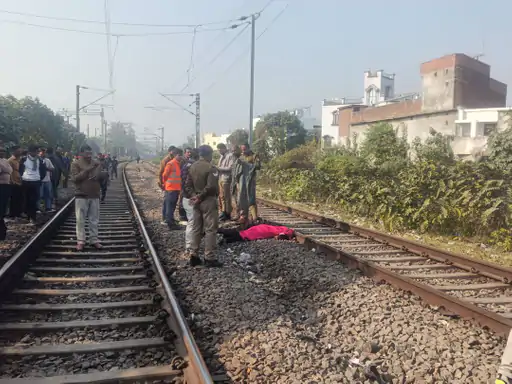 लखनऊ में दिल दहला देने वाली घटना : वंदे भारत के आगे कूदे युवक-युवती, टुकड़ों में बंटी लाशें