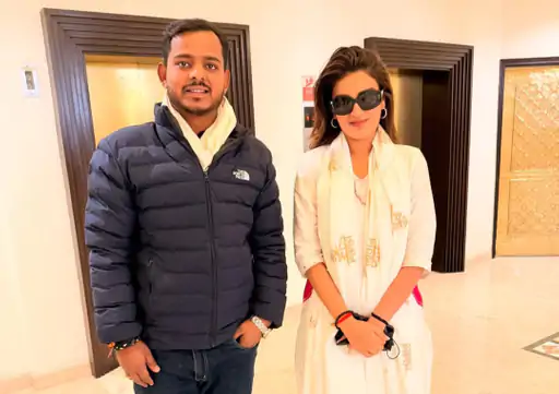 वाराणसी पहुंचीं अभिनेत्री निधि अग्रवाल, मंगला आरती में बाबा विश्वनाथ से मांगी ‘राजा साब’ की सफलता