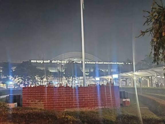 वाराणसी में कोहरे का कहर, एयरपोर्ट से नहीं भर सकीं तीन उड़ानें