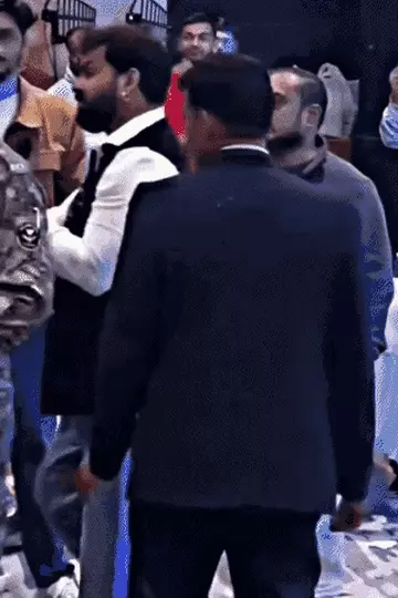 कमेंट से आगबबूला हुए पवन सिंह, लाइव पार्टी में मचा हंगामा, वीडियो वायरल