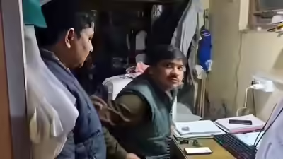 वाराणसी: 20 हजार की घूस लेते रंगे हाथ पकड़े गए दरोगा और सिपाही निलंबित, DCP ने दिए जांच के आदेश