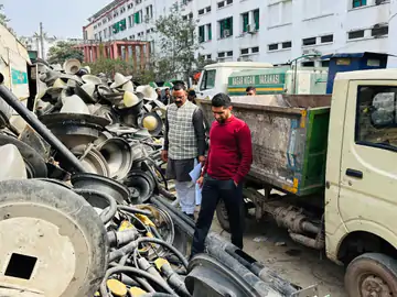 वाराणसी नगर निगम में बड़ी कार्रवाई: स्क्रैप घोटाले पर परिवहन विभाग के तीन कर्मचारी निलंबित, 15 दिन में जांच रिपोर्ट का आदेश