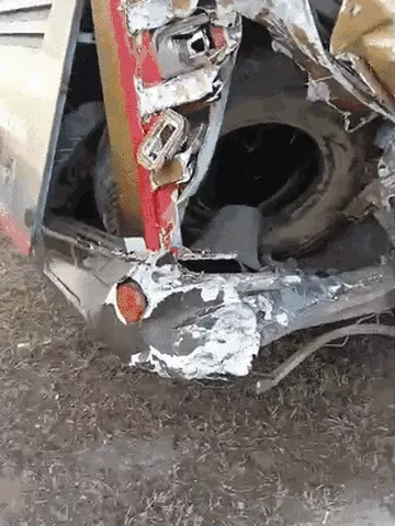 मथुरा में यमुना एक्सप्रेस-वे पर भीषण हादसा: बस से उतरे यात्रियों को कंटेनर ने रौंदा, 6 की मौत