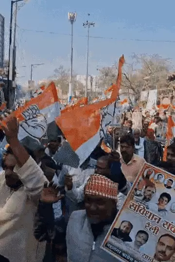 काशी में कांग्रेस की संविधान संवाद रैली: पीएम मोदी पर तीखे हमले, नेताओं ने संविधान बचाने का किया आह्वान