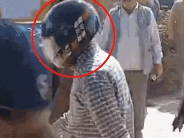 वाराणसी: प्राइमरी स्कूल में छात्राओं से छेड़छाड़ का आरोप, ग्रामीणों का हंगामा, आरोपी शिक्षक हिरासत में