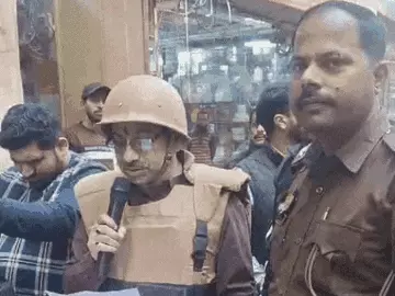 दालमंडी में बुलडोजर एक्शन के बीच व्यापारी ने दुकान में लगाई आग: सड़क चौड़ीकरण में 21 मकान ढहाने की कार्रवाई, खुद को जलाने की दी धमकी