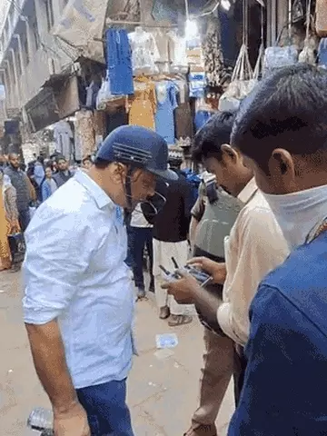 दालमंडी में दूसरे दिन भी बुलडोजर एक्शन: 600 पुलिस की मौजूदगी में 34 मकान ध्वस्त, फरार आरोपी सलीम हिरासत में