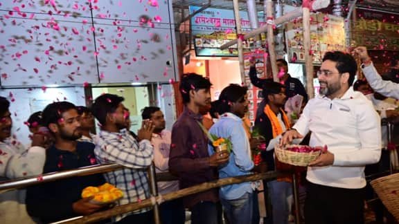 महाशिवरात्रि पर काशी में आस्था का सैलाब, सुबह 9 बजे तक 4 लाख श्रद्धालुओं ने किए बाबा के दर्शन