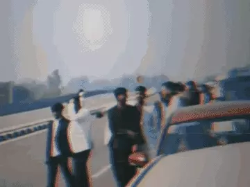 लखनऊ में फेयरवेल के बाद छात्रों की खतरनाक स्टंटबाजी, 30+ गाड़ियों का काफिला; दो कारें टकराईं, वीडियो वायरल