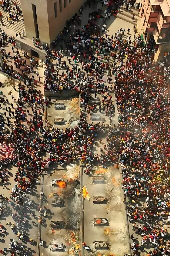 चिताओं की लपटों के बीच आस्था का अलौकिक उत्सव