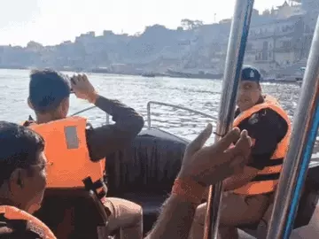 मसाने की होली से पहले अलर्ट: गंगा में नाव संचालन को लेकर सख्त निर्देश, लाइफ जैकेट अनिवार्य