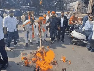 भाजयुमो ने फूंका राहुल गांधी का पुतला, सर्किट हाउस पर नारेबाजी