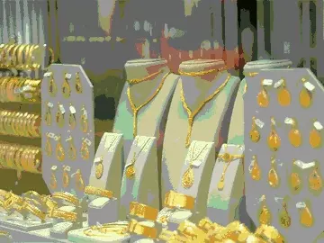 रिकॉर्ड कीमतों का असर: सर्राफा बाजार में मांग 25–28% घटी, भारी गहनों से हल्के डिजाइन की ओर झुकाव