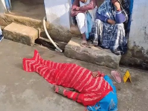 अमरोहा में महिला की नृशंस हत्या, आरोपी ने खुद को घर में किया बंद