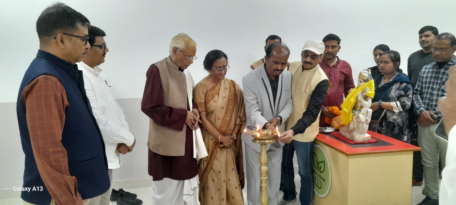 रंगों में रची आध्यात्मिकता, शब्दों में सजी संवेदना