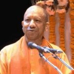 विदेश दौरे पर भी नहीं बदलेगा अंदाज़: भगवा पहनावे में सिंगापुर-जापान जाएंगे सीएम योगी