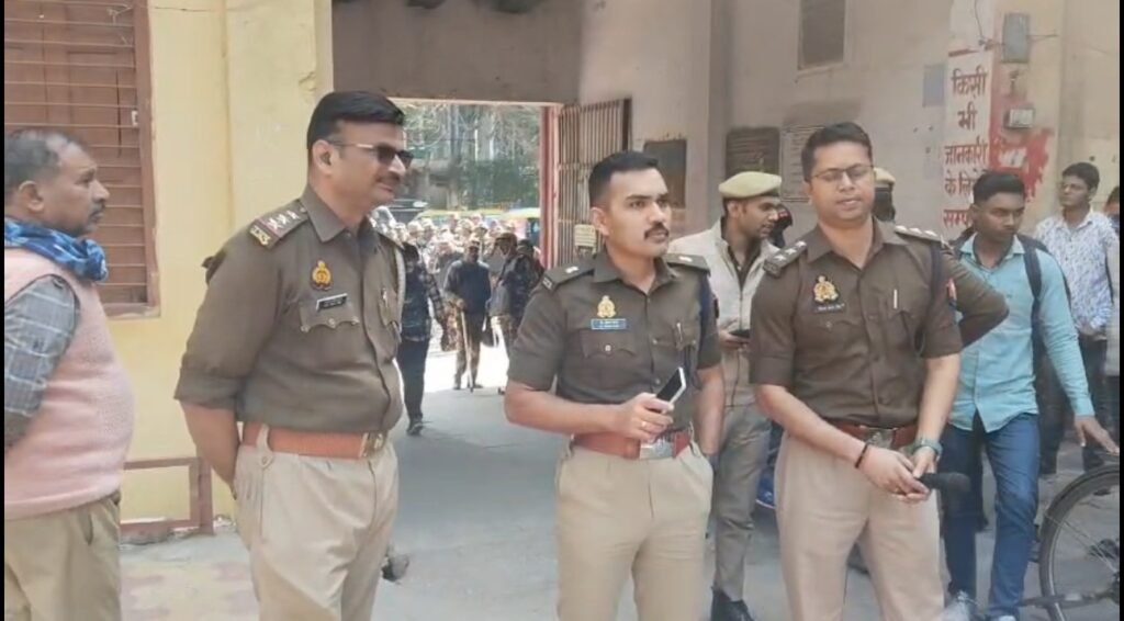 यूजीसी के समर्थन में सड़क पर उतरे छात्र, हरिश्चन्द्र पीजी कॉलेज में पुलिस से हुई नोकझोंक