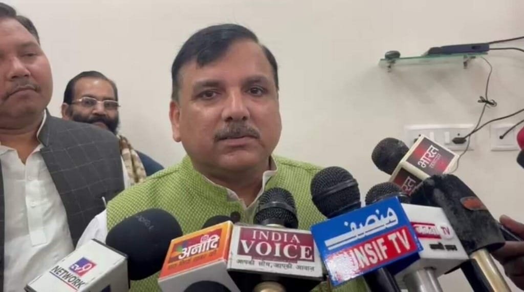 मैं वाराणसी में ही हूं, हिम्मत है तो गिरफ्तार करो : संजय सिंह