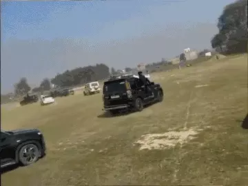 लखनऊ में फेयरवेल के बाद छात्रों की खतरनाक स्टंटबाजी, 30+ गाड़ियों का काफिला; दो कारें टकराईं, वीडियो वायरल