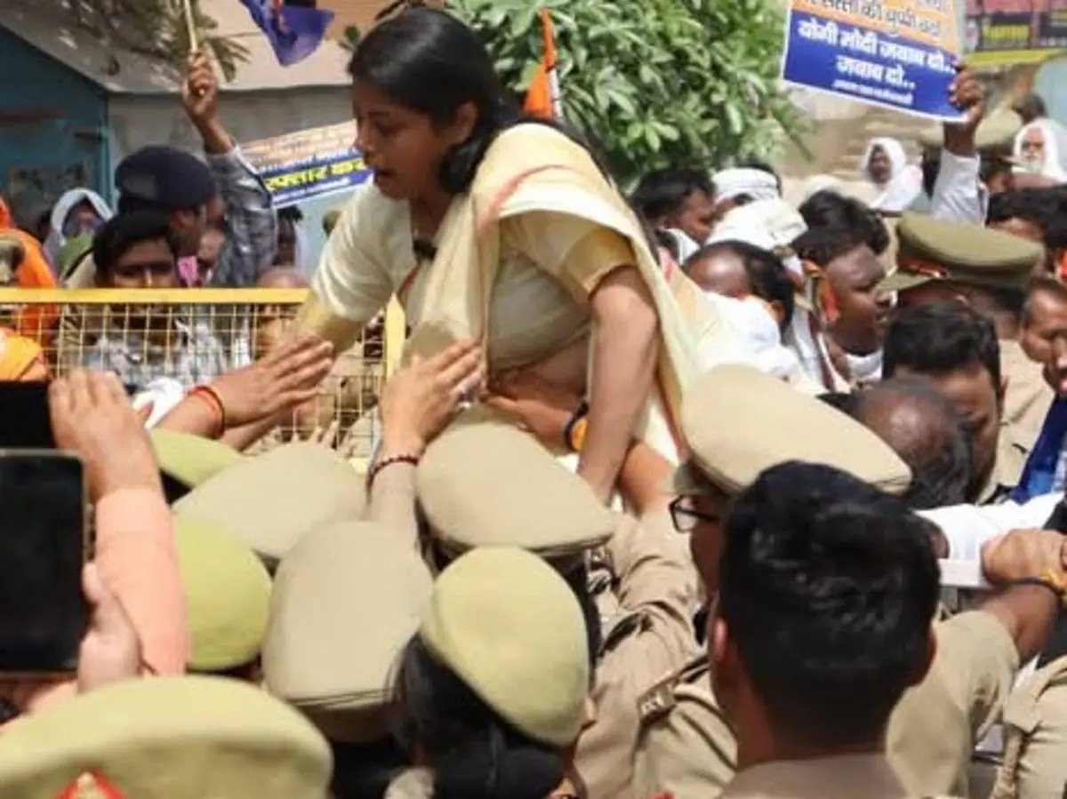 लखनऊ में UGC इक्विटी रेगुलेशन को लेकर मार्च, पुलिस से भिड़ीं विधायक पल्लवी पटेल