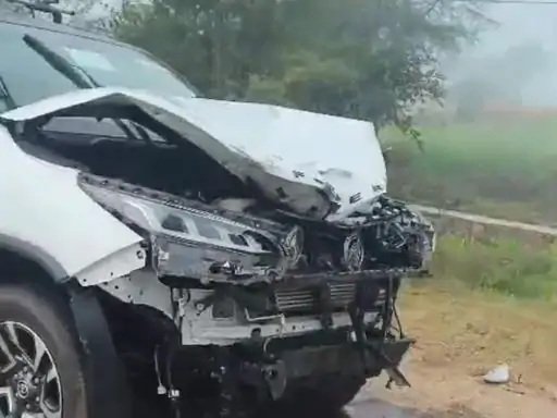 ललितपुर सड़क हादसा: राज्यमंत्री के बेटे की फॉर्च्यूनर से घायल युवक की मौत, शव रखकर 7 घंटे से हाईवे जाम