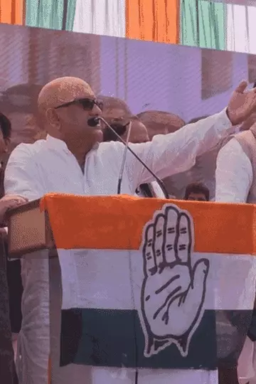 काशी में कांग्रेस की संविधान संवाद रैली: पीएम मोदी पर तीखे हमले, नेताओं ने संविधान बचाने का किया आह्वान