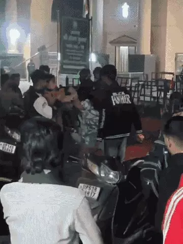 गाजियाबाद: चाय की दुकान पर दो युवतियों में मारपीट, वीडियो वायरल