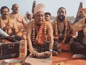 नमो घाट पर फागुन की बहार: जोगीरा और फाग गीतों से गूंज उठे गंगा घाट