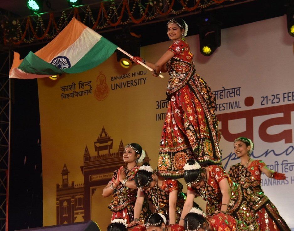 राग-रंग-रचनात्मकता की त्रिवेणी में डूबी महामना की बगिया