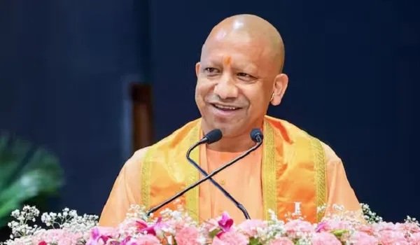 शिक्षा मित्रों के मानदेय में बड़ा उछाल: अप्रैल से मिलेगा 18 हजार, शिक्षकों को 5 लाख तक कैशलेस इलाज