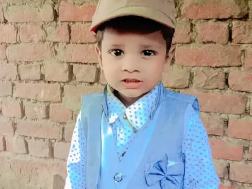 वाराणसी में दर्दनाक हादसा: मालवाहक की टक्कर से गिरी दीवार, 5 साल के मासूम की मौत