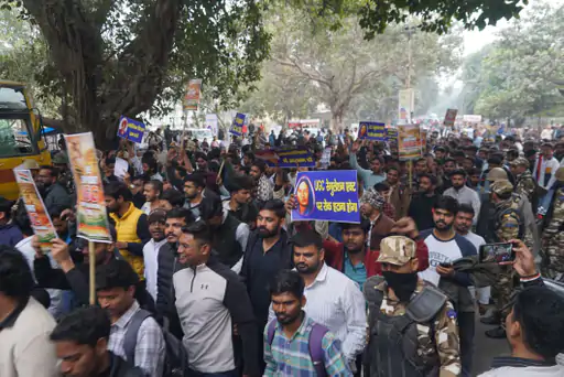 काशी हिंदू विश्वविद्यालय में छात्र आंदोलन हिंसक, सोशल मीडिया पोस्ट को लेकर एमए छात्र की पिटाई