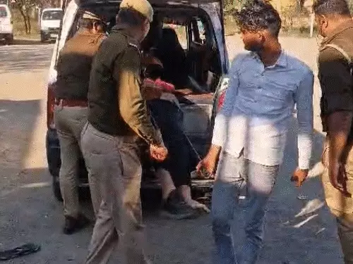 पत्नी के इनकार के बाद घर लौट रहा था युवक, झांसी में सड़क हादसे में मौत; परिजनों ने लगाए गंभीर आरोप