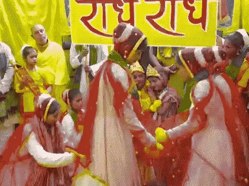 मूक-बधिर बच्चों की भक्ति ने वृंदावन में रचा भावुक क्षण, प्रेमानंद महाराज हुए भावविभोर