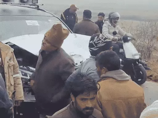 ललितपुर सड़क हादसा: राज्यमंत्री के बेटे की फॉर्च्यूनर से घायल युवक की मौत, शव रखकर 7 घंटे से हाईवे जाम