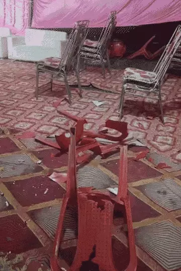 जयमाल के दौरान बवाल: सेल्फी को लेकर भड़का दूल्हा, दुल्हन को मारी लात; मारपीट में कई घायल, पंचायत के बाद हुई शादी