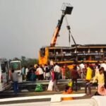 लखनऊ में भीषण सड़क हादसा: पूर्वांचल एक्सप्रेसवे पर बस पलटी, 7 की मौत, कई घायल
