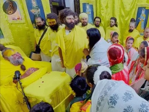 मूक-बधिर बच्चों की भक्ति ने वृंदावन में रचा भावुक क्षण, प्रेमानंद महाराज हुए भावविभोर