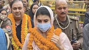 काशी विश्वनाथ धाम पहुंचीं अभिनेत्री जैकलीन फर्नांडीज, त्रिपुंड धारण कर किया दर्शन-पूजन