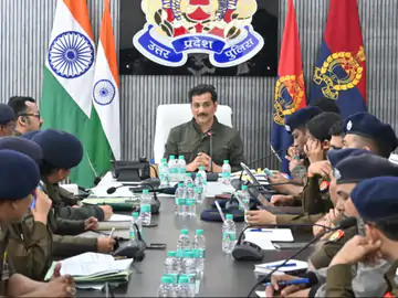 महाशिवरात्रि से पहले वाराणसी पुलिस अलर्ट, सुरक्षा-यातायात और लंबित मामलों पर सख्त निर्देश