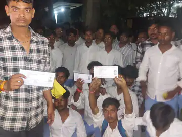 वाराणसी के परीक्षा केंद्र में बवाल: नकल का विरोध करने पर छात्रों की पिटाई का आरोप, गेट बंद कर पीटा